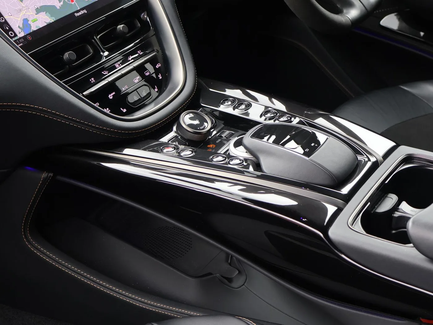 2024 Aston Martin DBX 707 angeboten von einer Vertragshändlergruppe in Pangbourne, Vereinigtes Königreich, Foto 20 von 25