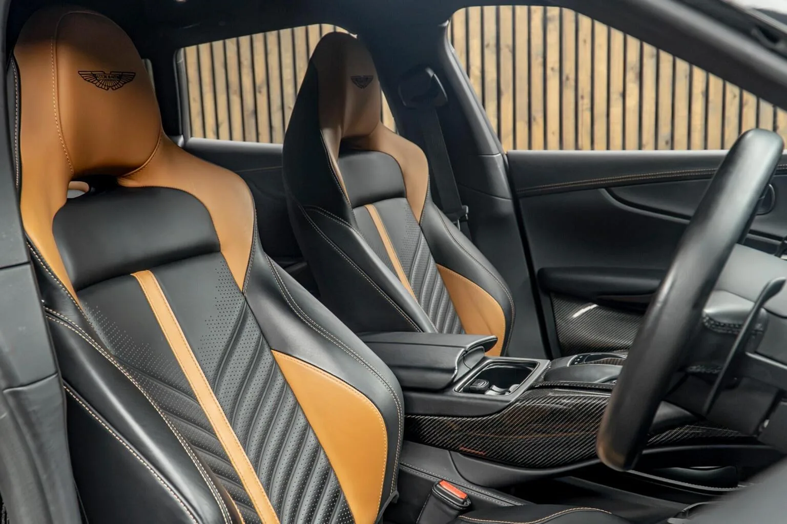 2024 Aston Martin DBX 707, 2/30