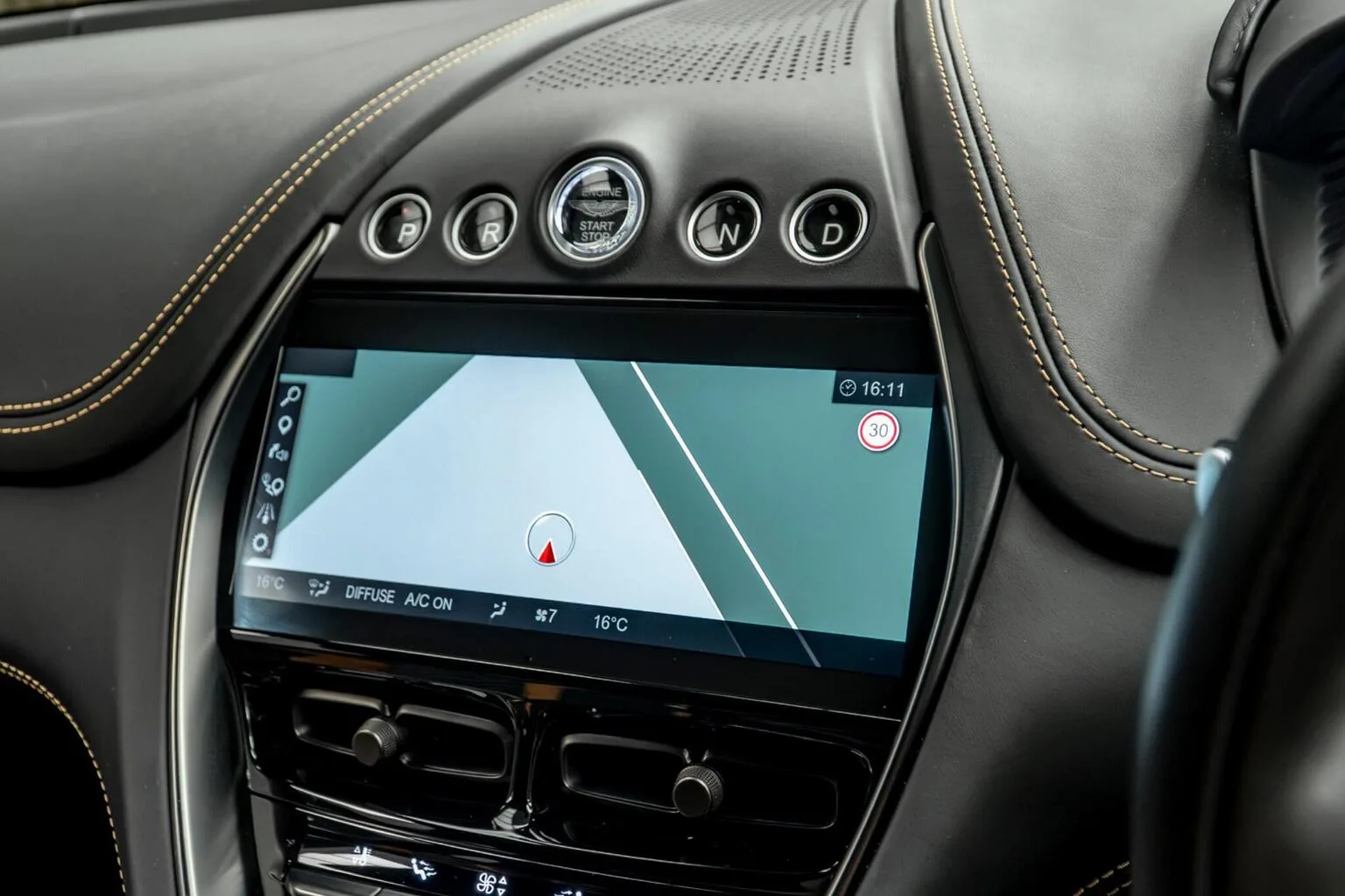 2024 Aston Martin DBX 707, 23/30