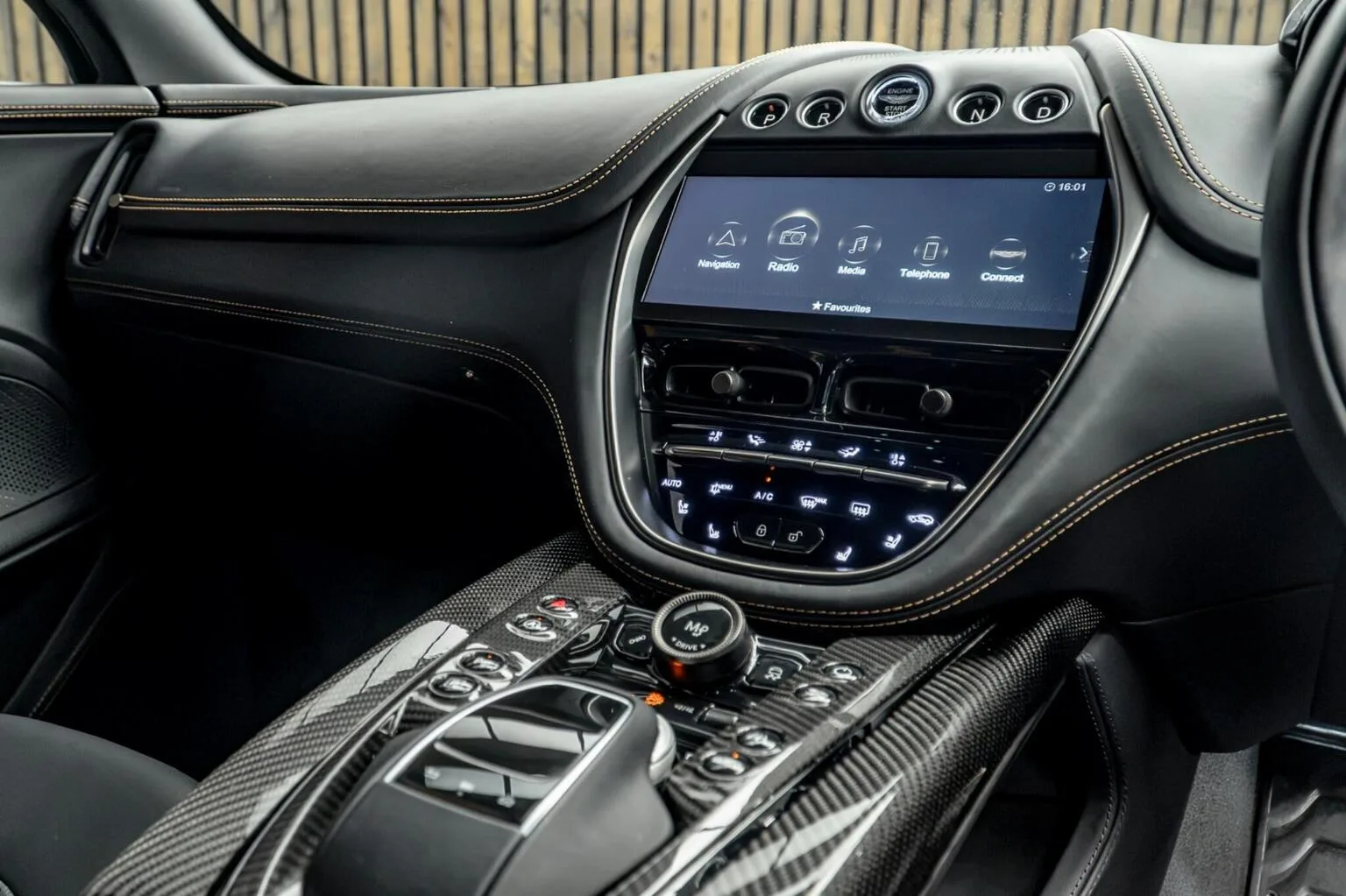 2024 Aston Martin DBX 707, 24/30