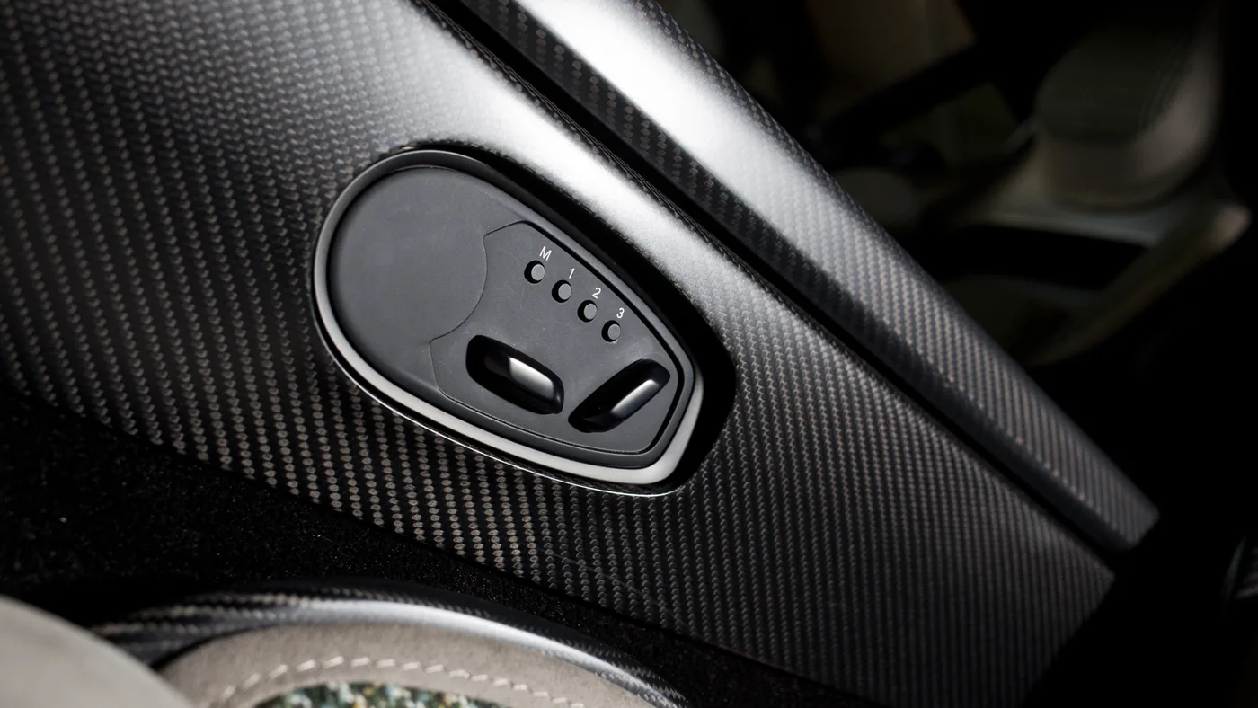 2024 Aston Martin Valour offered by a specialist dealer in Cologne, Germany, photo 20 of 25