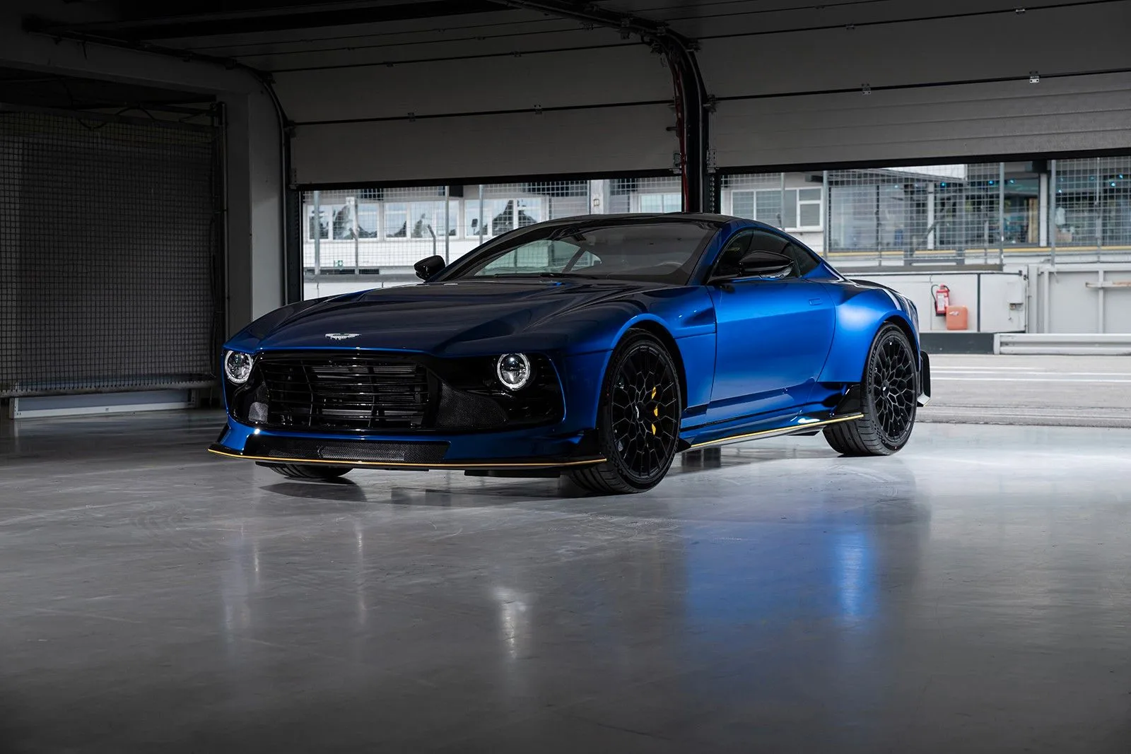 2024 Aston Martin Valour angeboten von einem Vertragshändler in Hockenheim, Deutschland, Hauptfoto