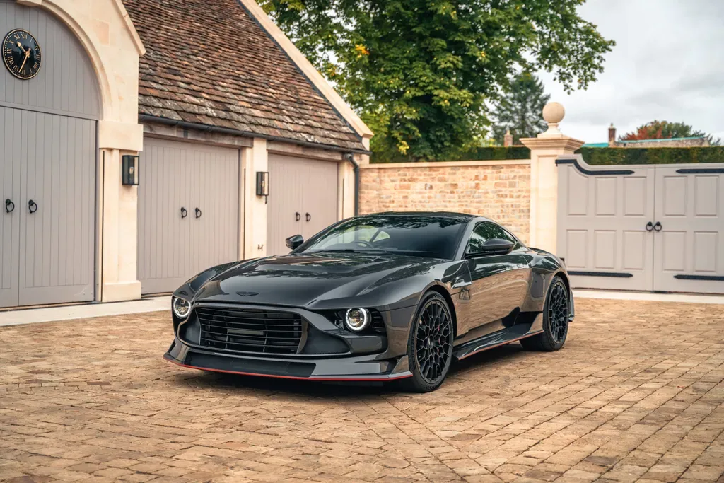 2024 Aston Martin Valour angeboten von einer Vertragshändlergruppe in Pangbourne, Vereinigtes Königreich, Hauptfoto