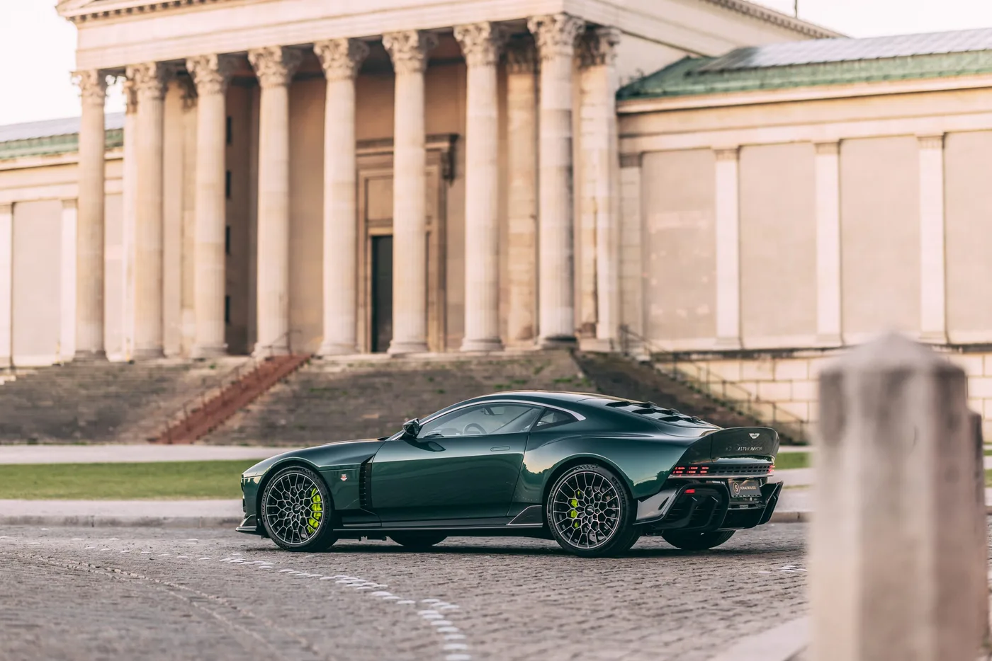 2024 Aston Martin Valour angeboten von einem Fachhändler in Munich, Deutschland, Foto 3 von 15