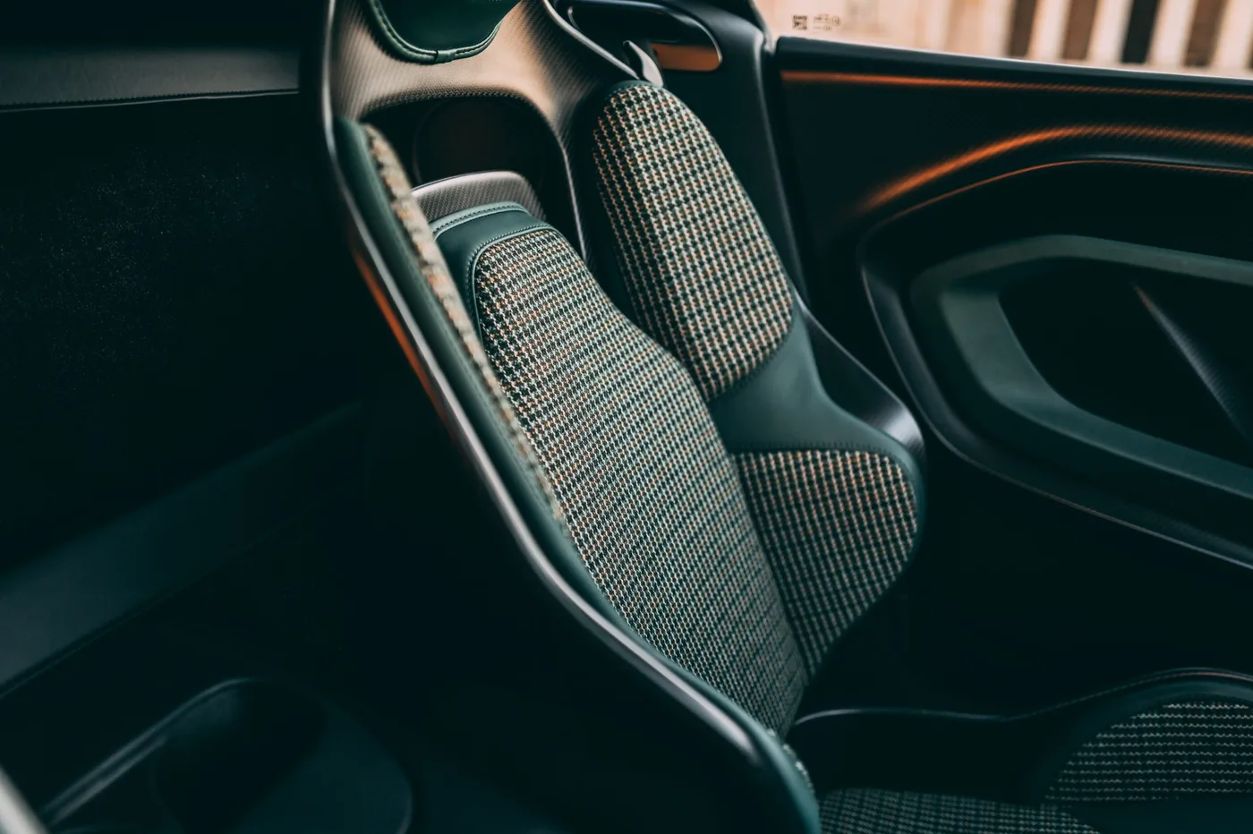 2024 Aston Martin Valour angeboten von einem Fachhändler in Munich, Deutschland, Foto 9 von 15