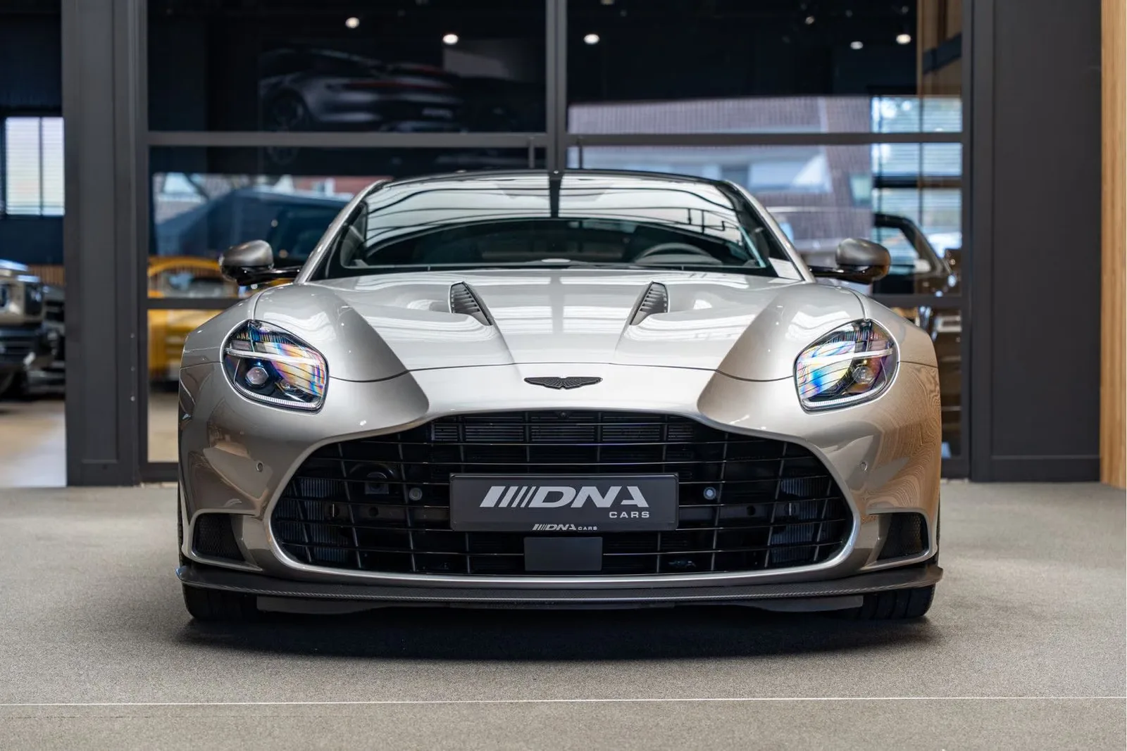 2024 Aston Martin Vanquish, 2/30