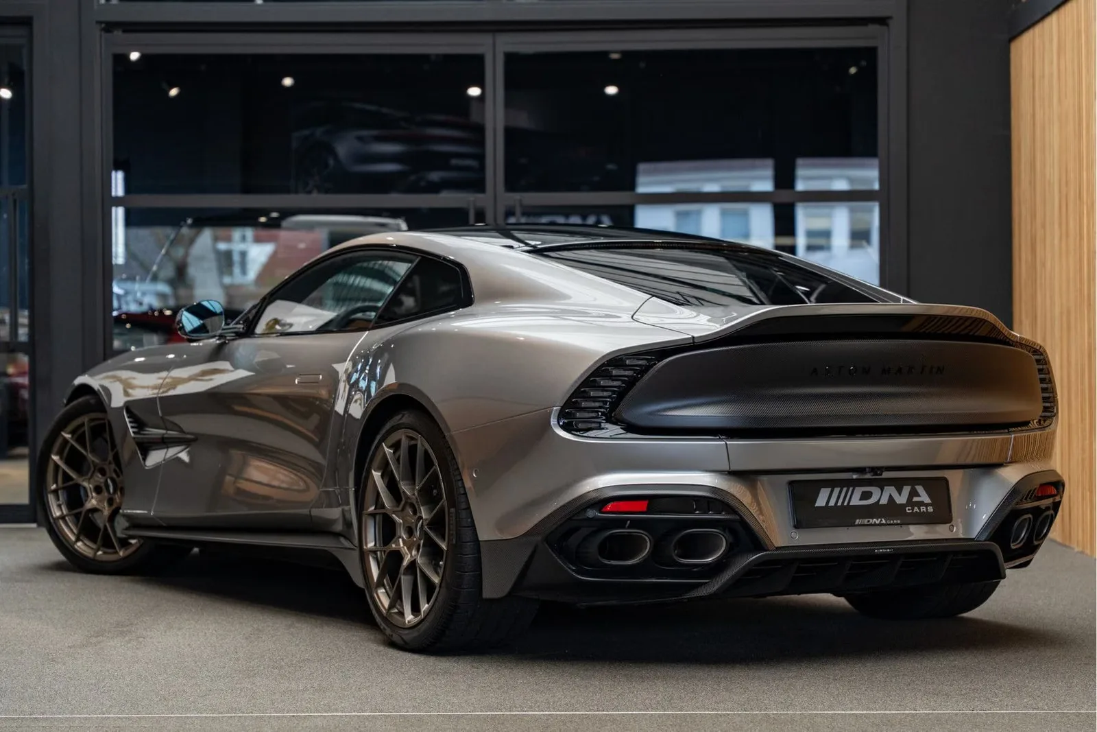2024 Aston Martin Vanquish, 4/30
