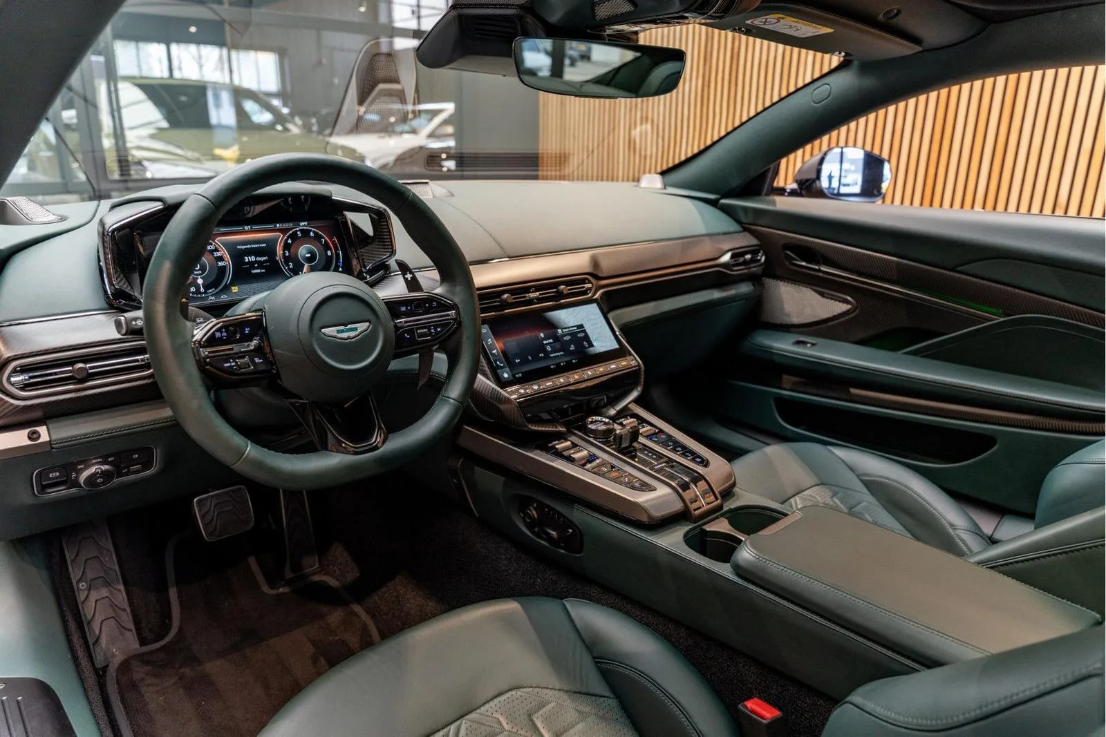 2024 Aston Martin Vanquish, 5/30