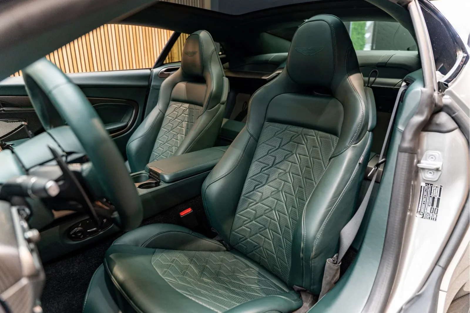 2024 Aston Martin Vanquish, 8/30
