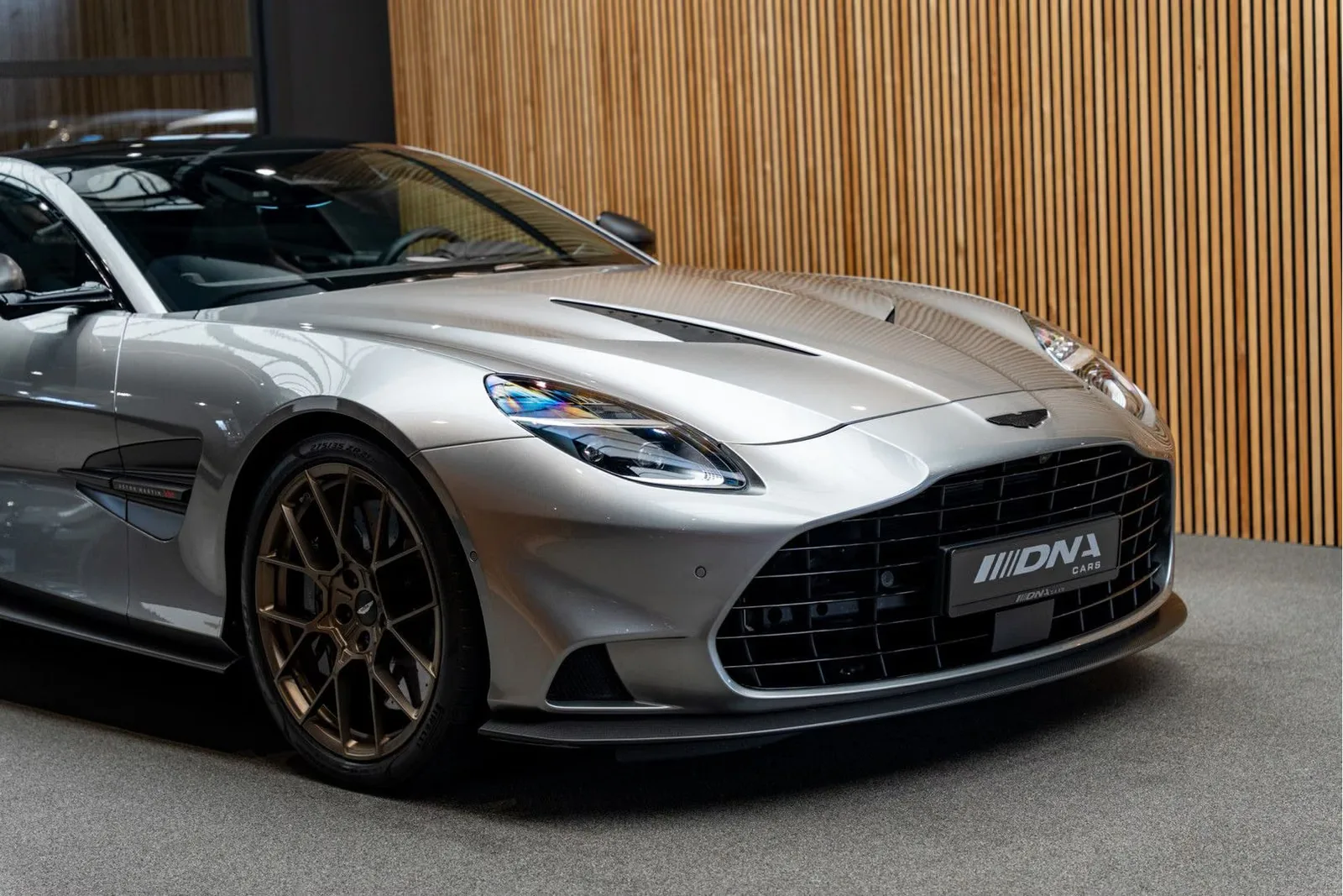 2024 Aston Martin Vanquish, 9/30
