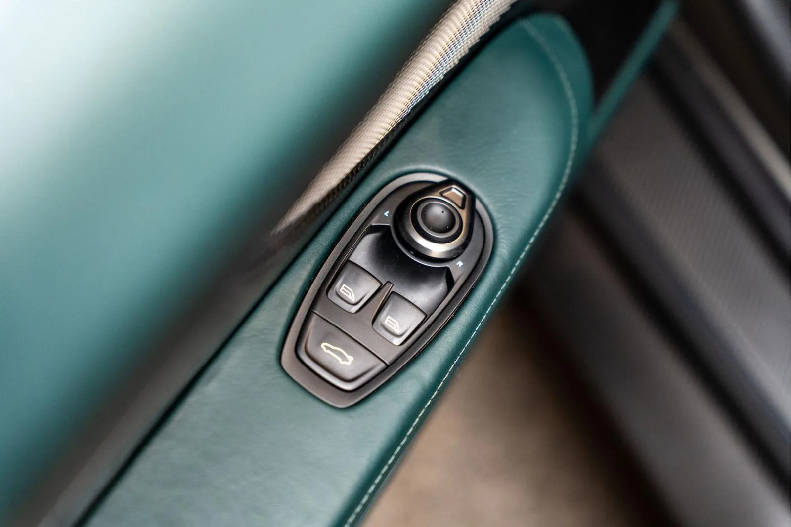 2024 Aston Martin Vanquish, 29/30