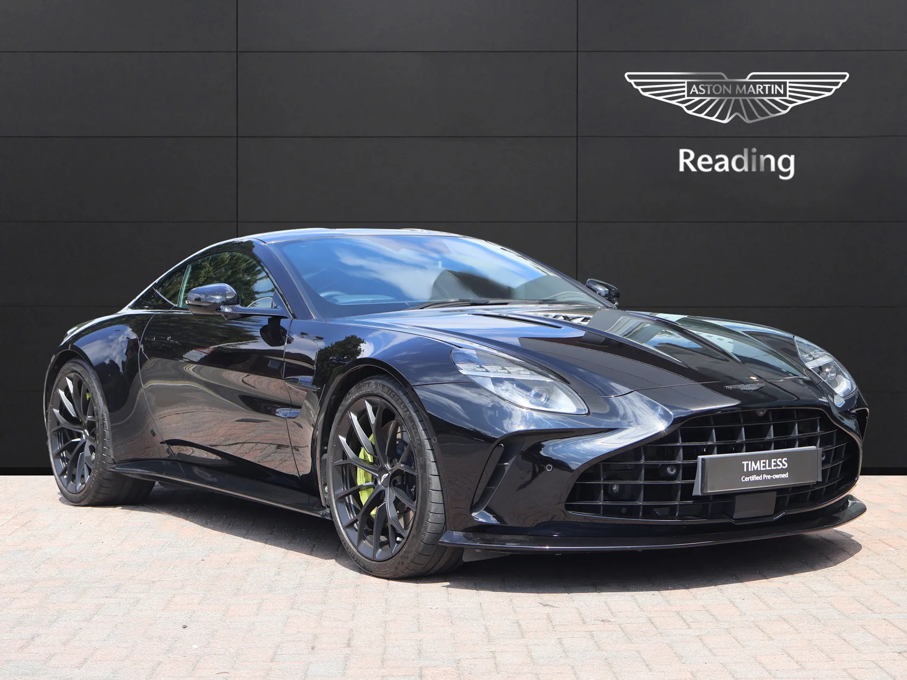 2024 Aston Martin Vantage proposée par un groupe de concessions agréées à Pangbourne, Royaume-Uni, photo principale