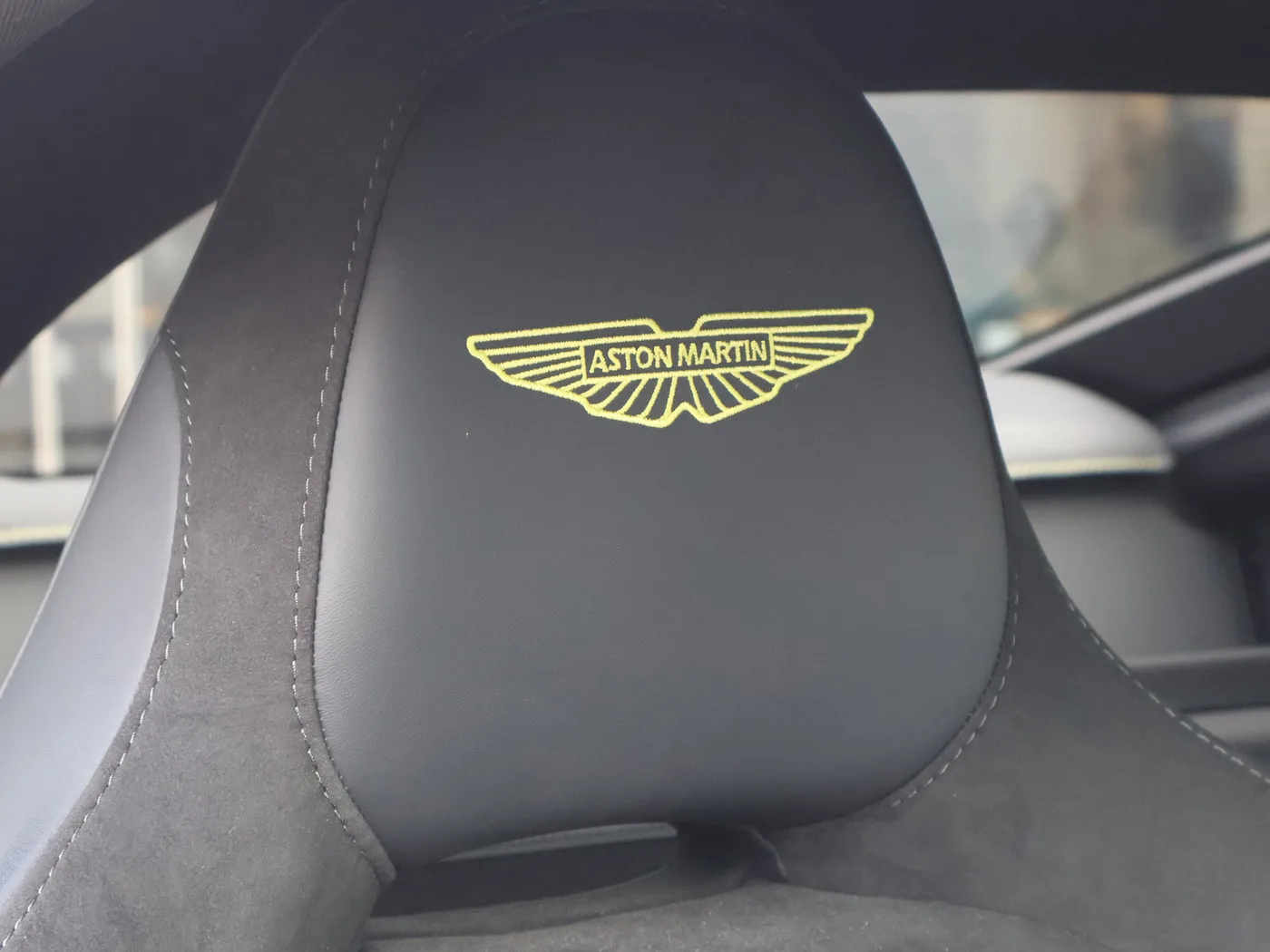 2024 Aston Martin Vantage proposée par un groupe de concessions agréées à Pangbourne, Royaume-Uni, photo 5 sur 25