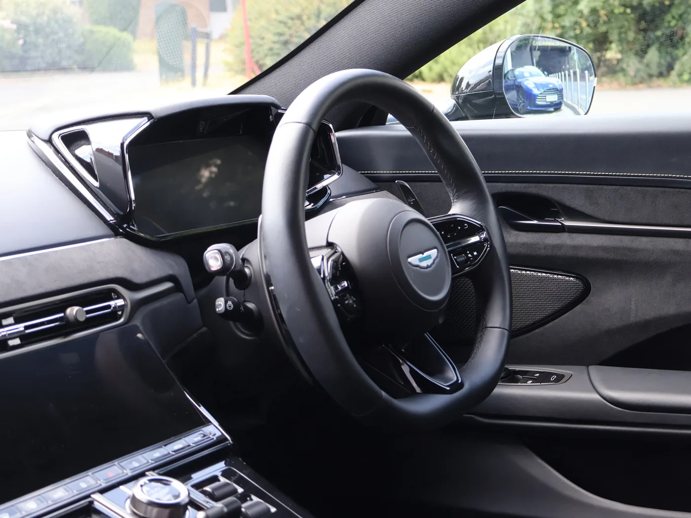 2024 Aston Martin Vantage proposée par un groupe de concessions agréées à Pangbourne, Royaume-Uni, photo 13 sur 25