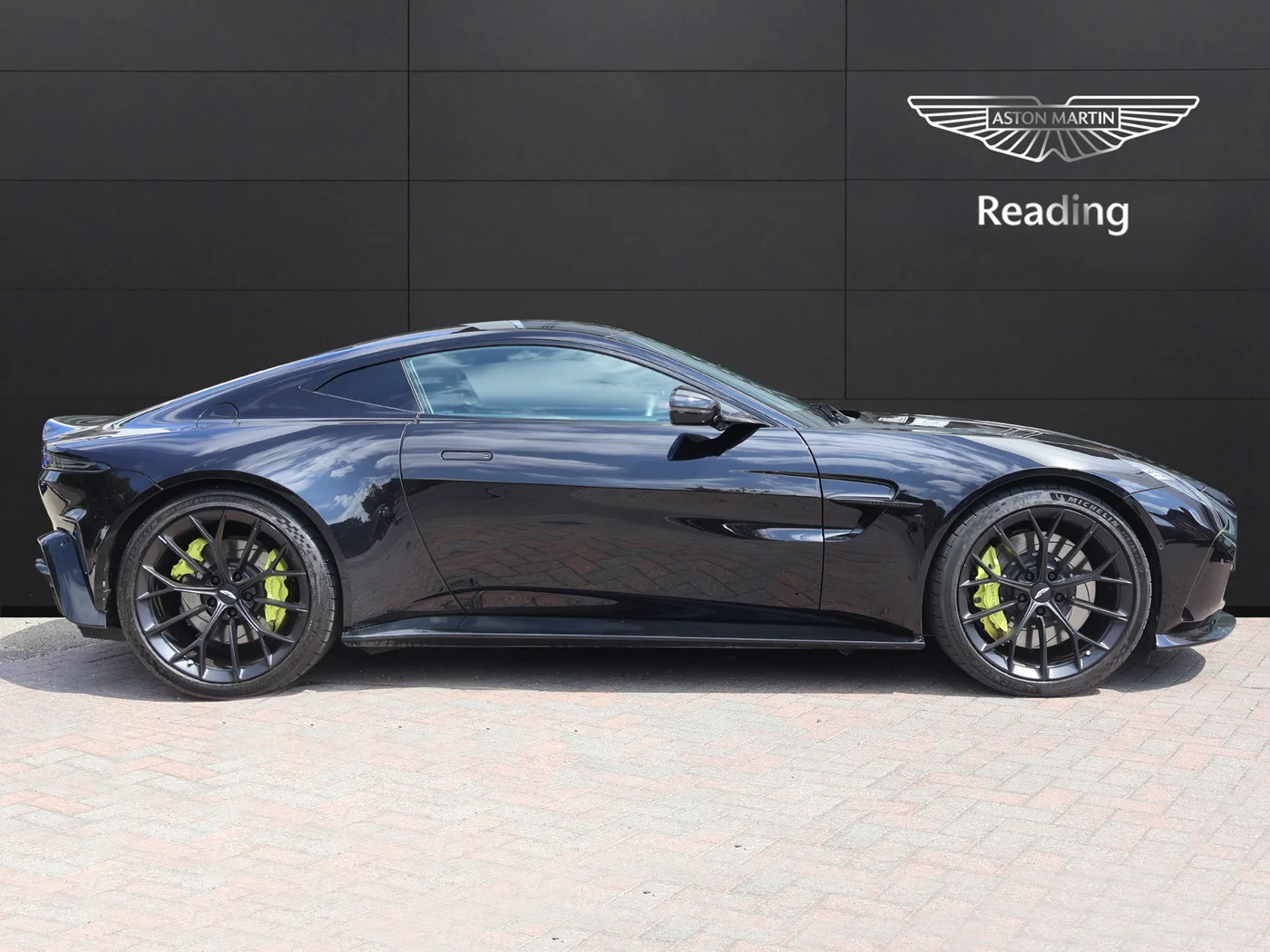 2024 Aston Martin Vantage proposée par un groupe de concessions agréées à Pangbourne, Royaume-Uni, photo 20 sur 25