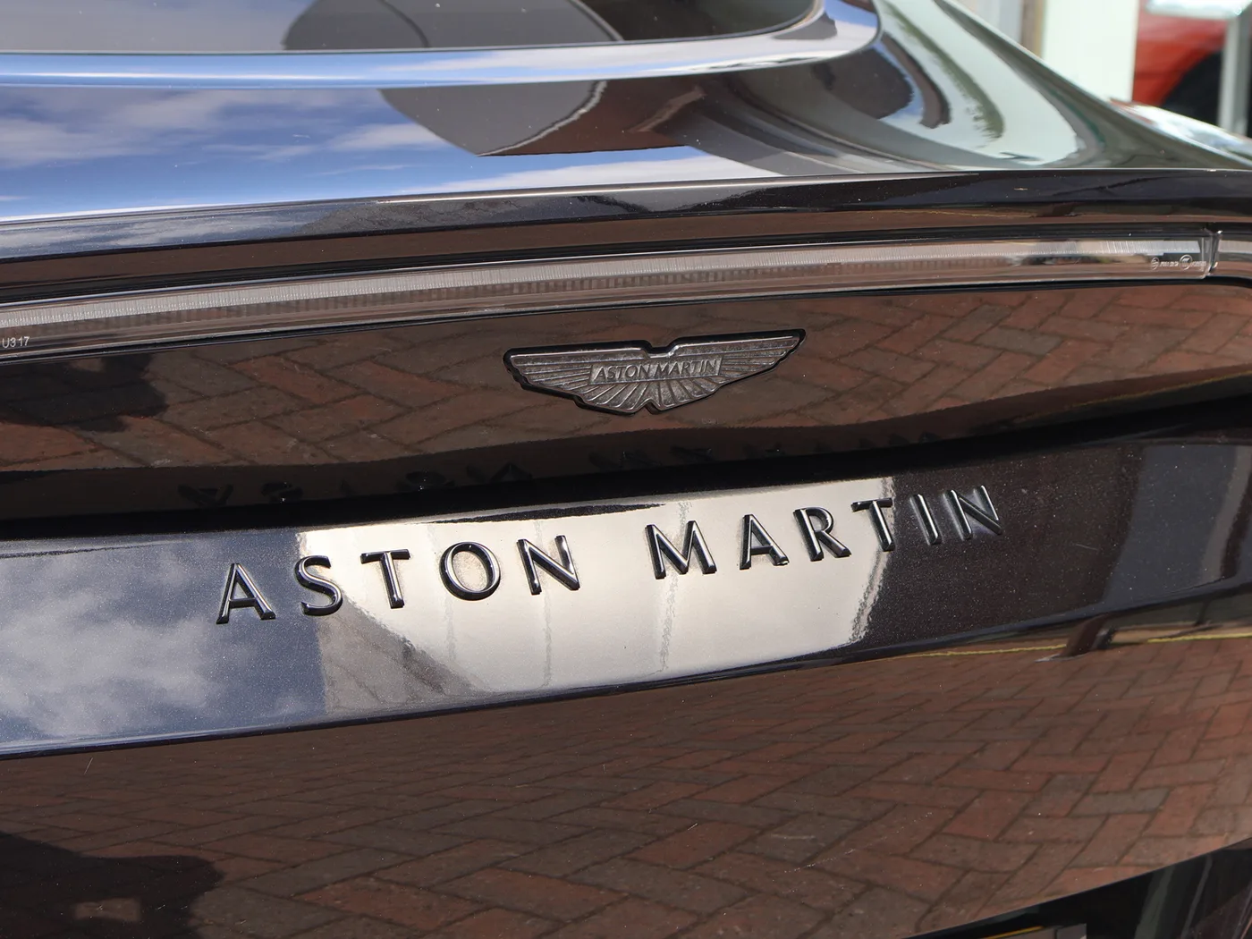 2024 Aston Martin Vantage proposée par un groupe de concessions agréées à Pangbourne, Royaume-Uni, photo 24 sur 25