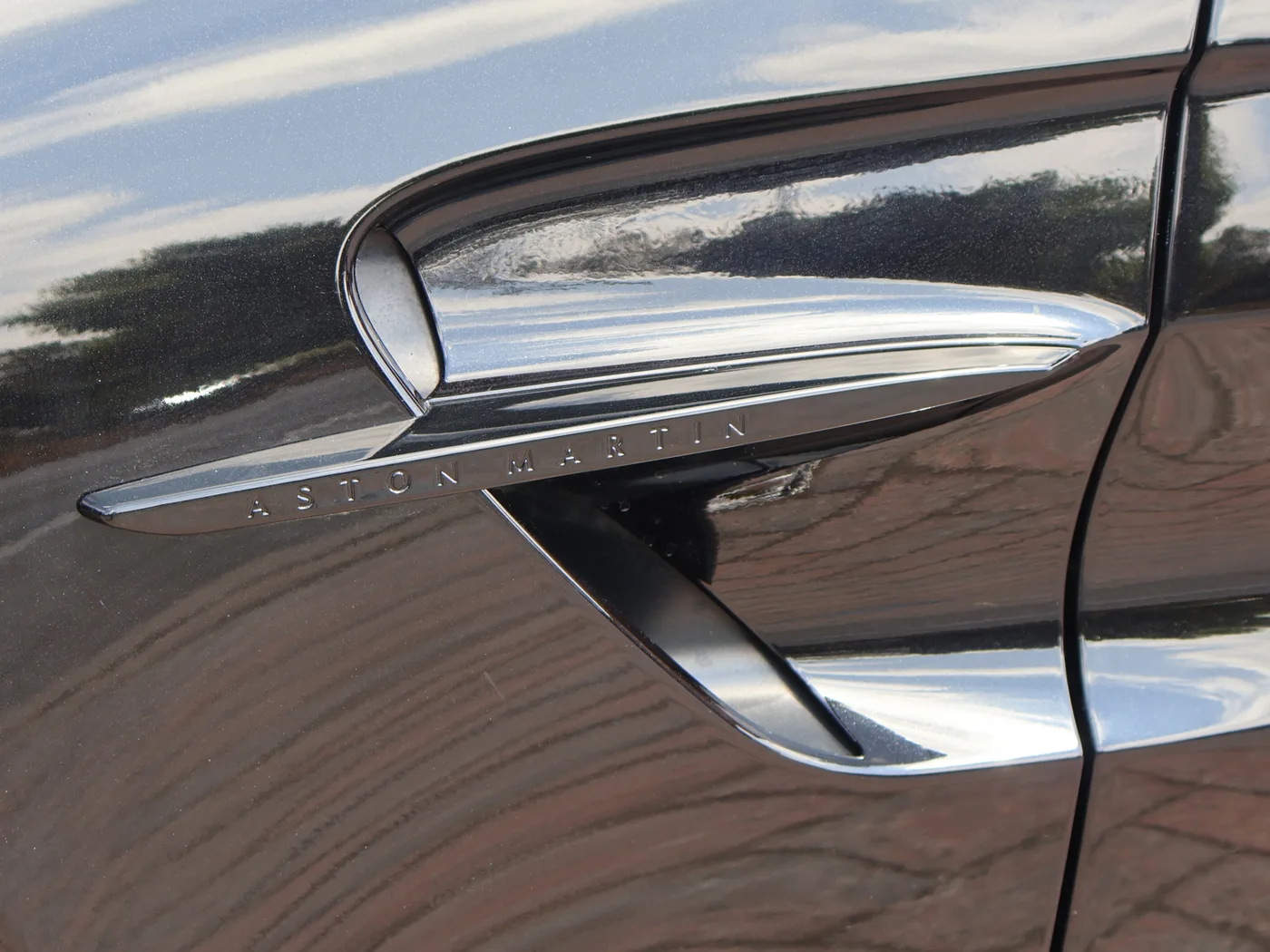 2024 Aston Martin Vantage proposée par un groupe de concessions agréées à Pangbourne, Royaume-Uni, photo 25 sur 25