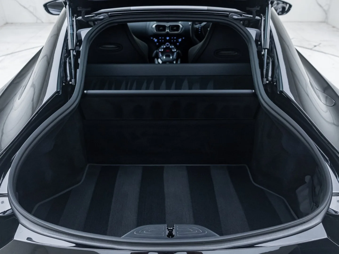 2024 Aston Martin Vantage F1 Edition, 8/30