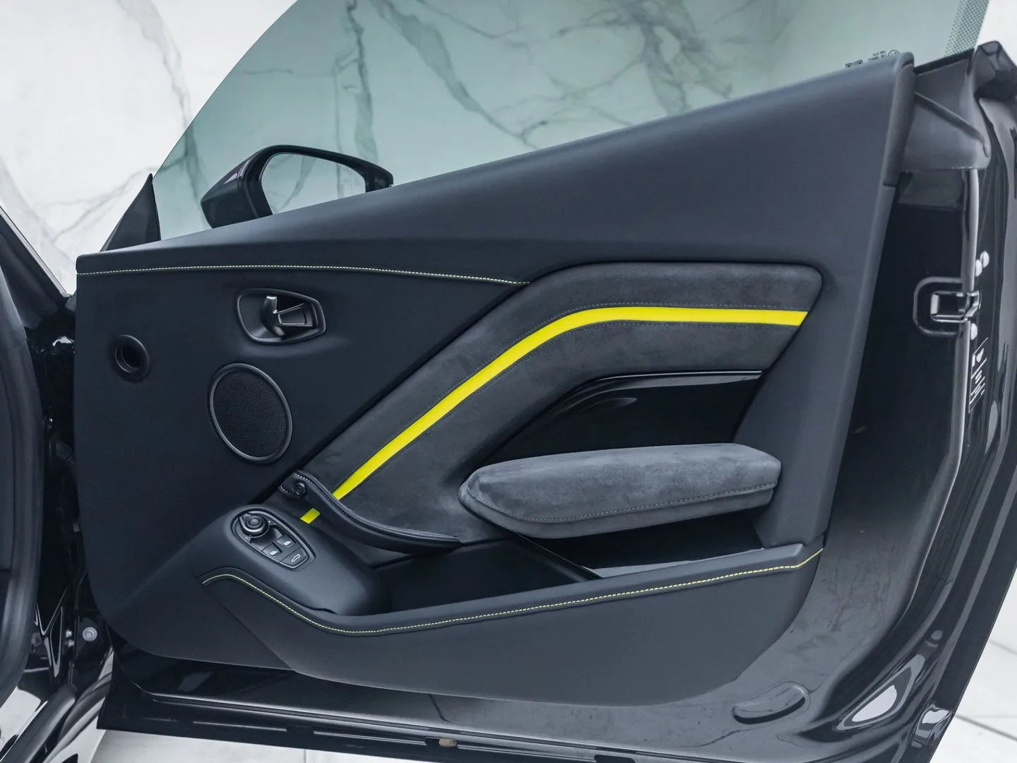 2024 Aston Martin Vantage F1 Edition, 10/30