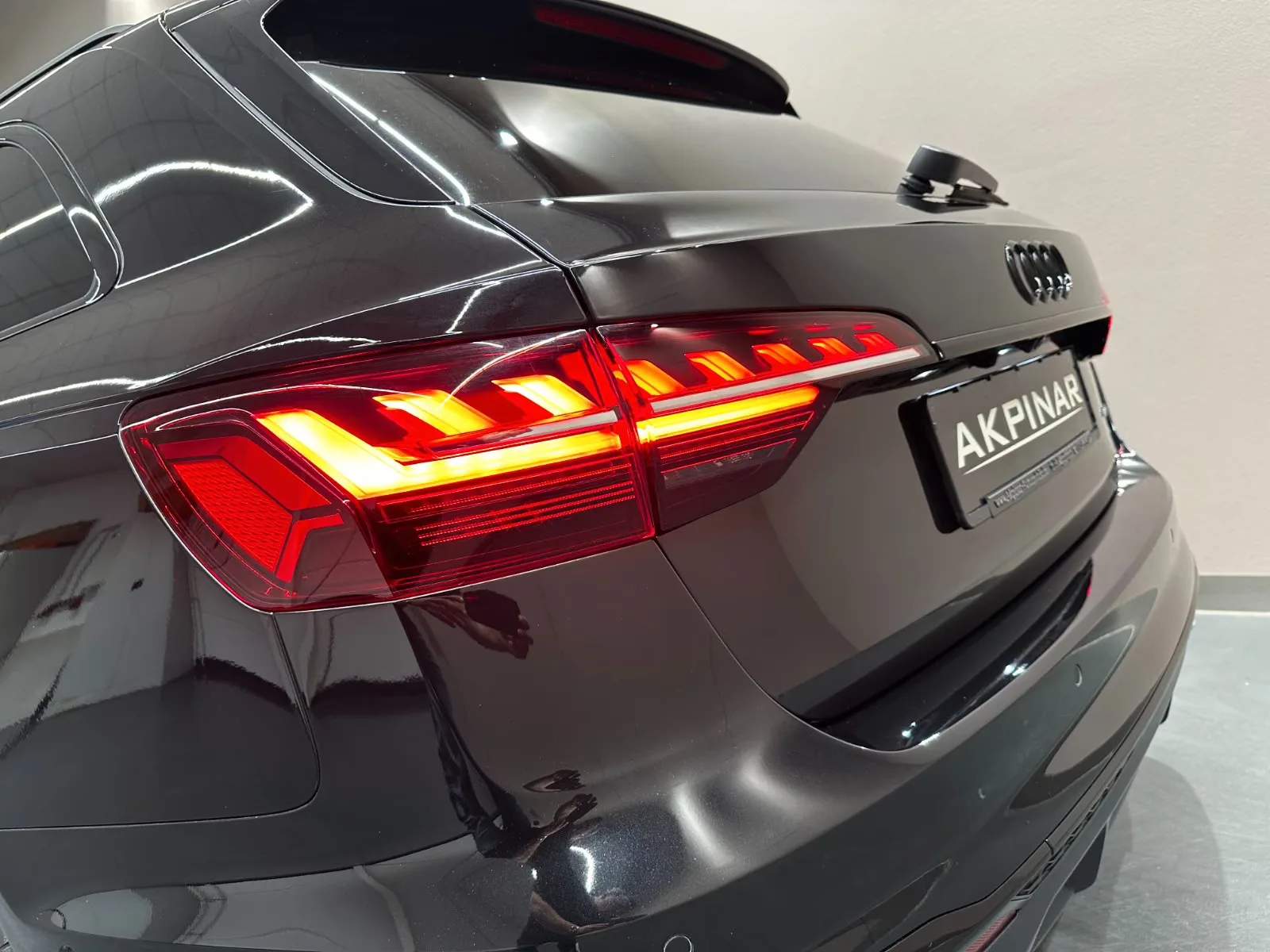 2024 Audi A4 Avant 40 TDI quattro, 4/25