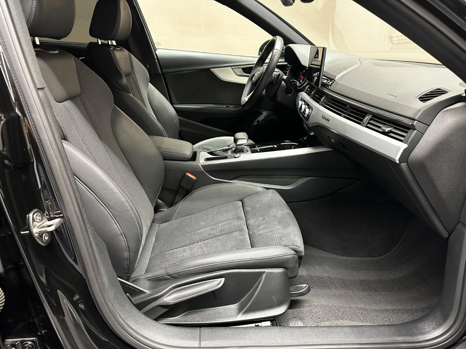 2024 Audi A4 Avant 40 TDI quattro, 22/25
