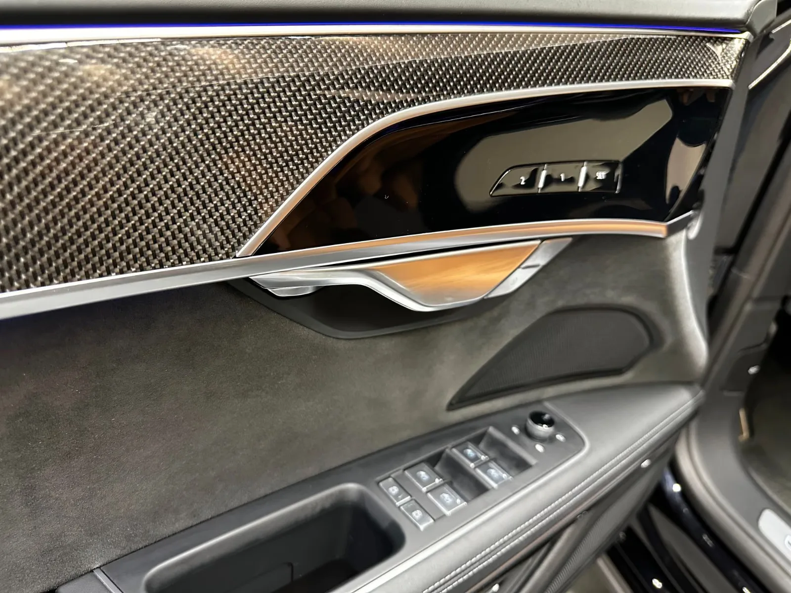2024 Audi A8 L 60 TFSI e quattro, 11/30
