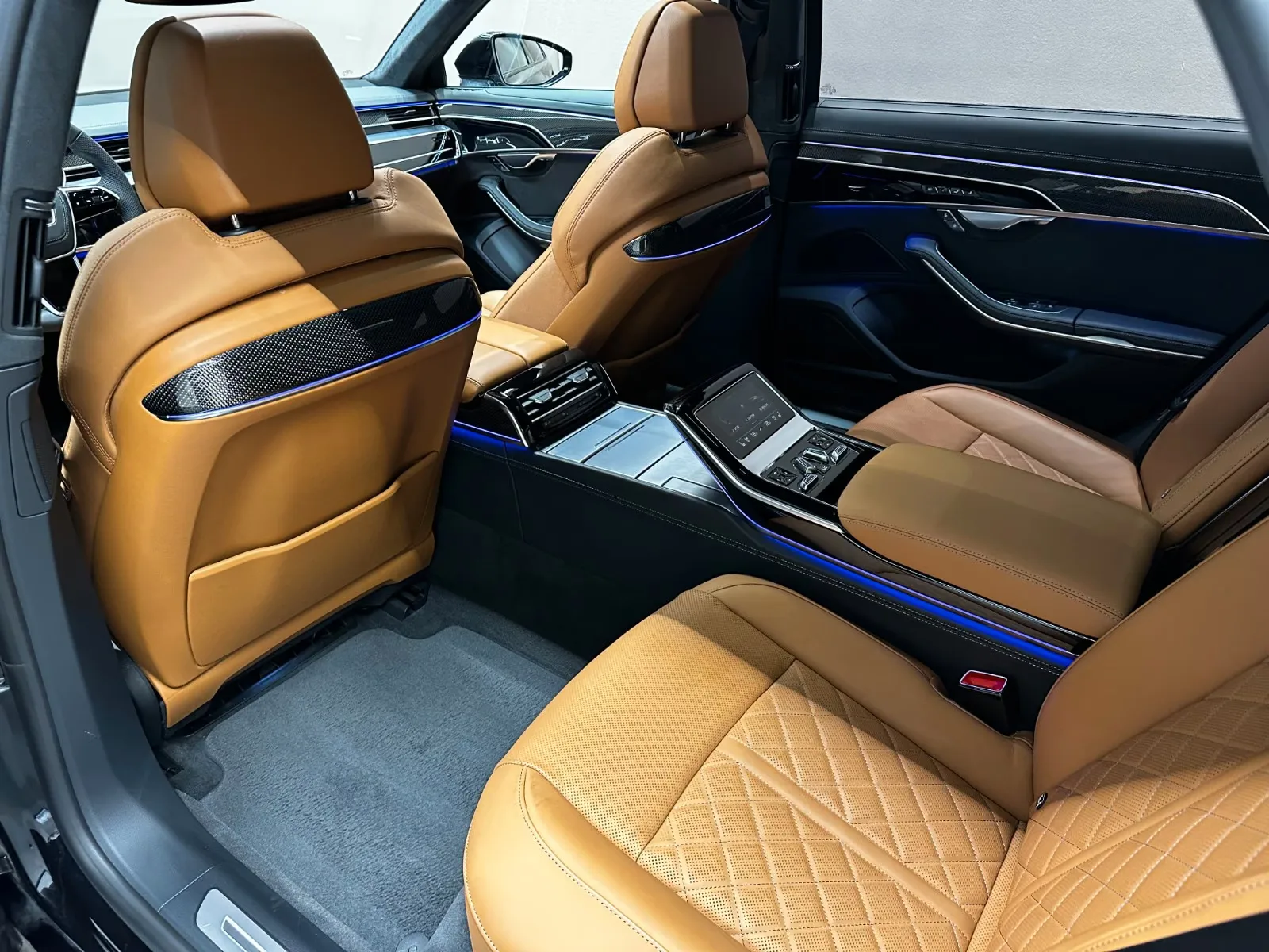 2024 Audi A8 L 60 TFSI e quattro, 12/30