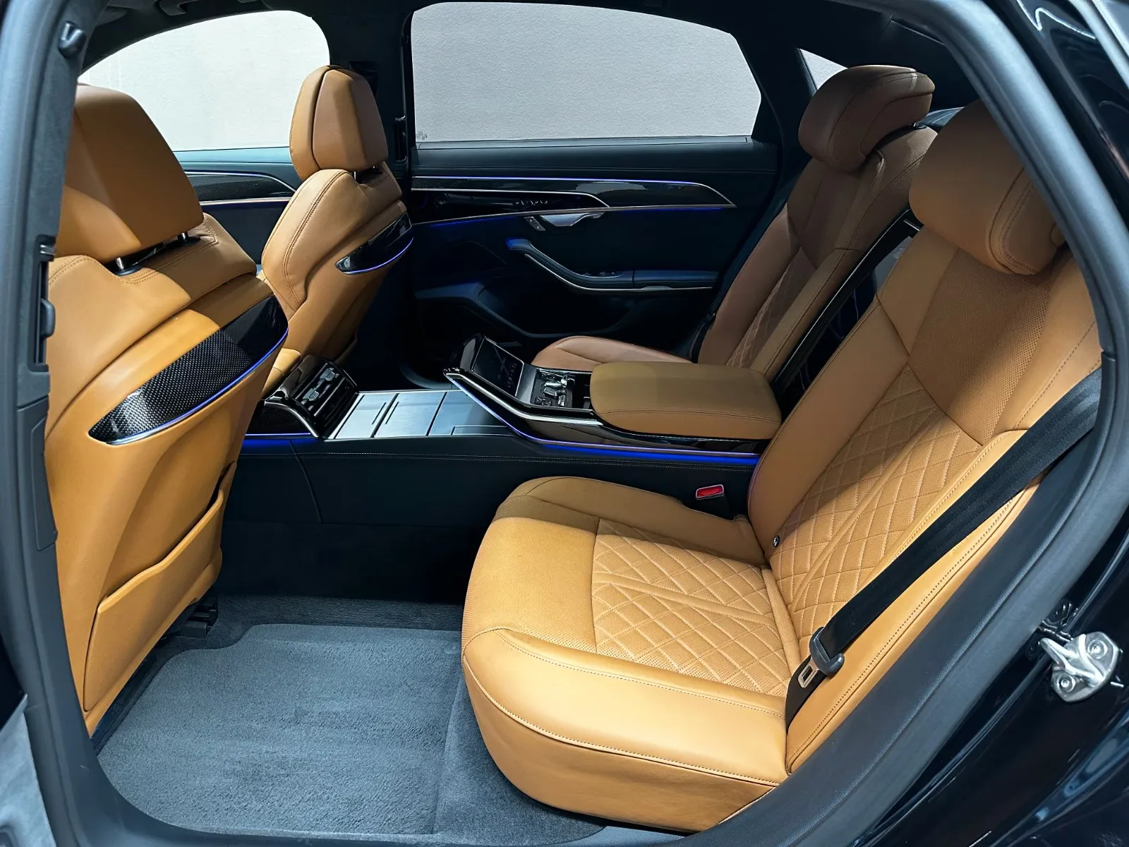 2024 Audi A8 L 60 TFSI e quattro, 16/30