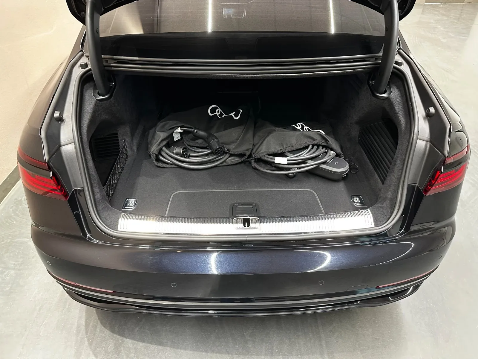 2024 Audi A8 L 60 TFSI e quattro, 18/30