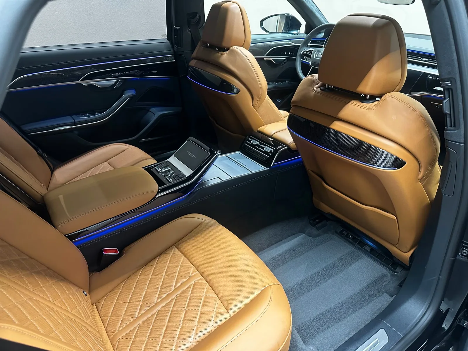 2024 Audi A8 L 60 TFSI e quattro, 20/30
