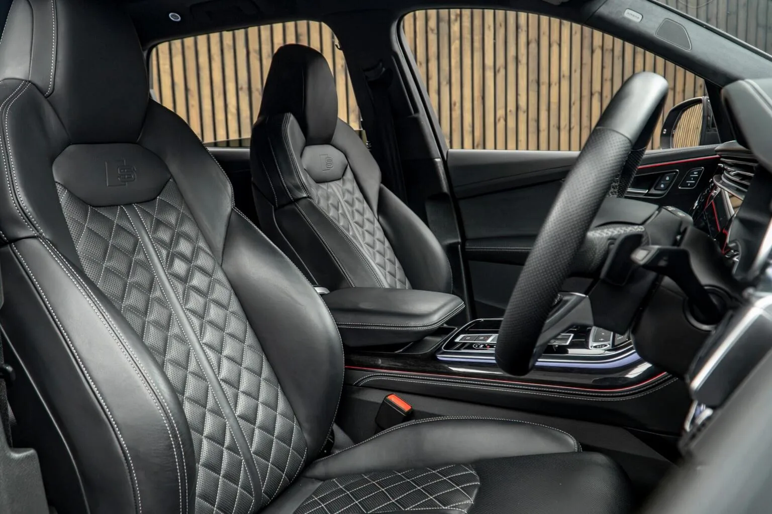 2024 Audi Q7 55 TFSI Vorsprung, 2/30