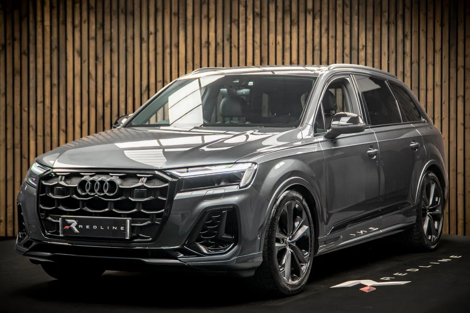 2024 Audi Q7 en un concesionario especializado de Knaresborough, Reino Unido, foto principal