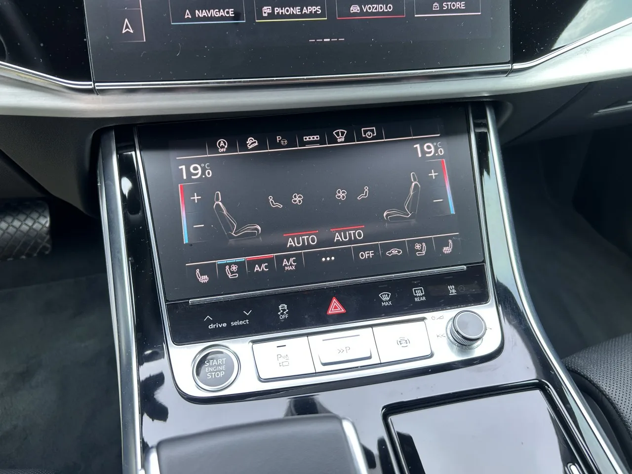 2024 Audi Q8 50 TDI, quattro angeboten von einem Fachhändler in Písek, Tschechien, Foto 16 von 35