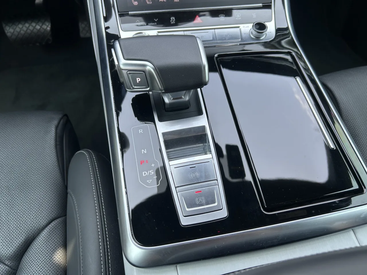 2024 Audi Q8 50 TDI, quattro angeboten von einem Fachhändler in Písek, Tschechien, Foto 24 von 35