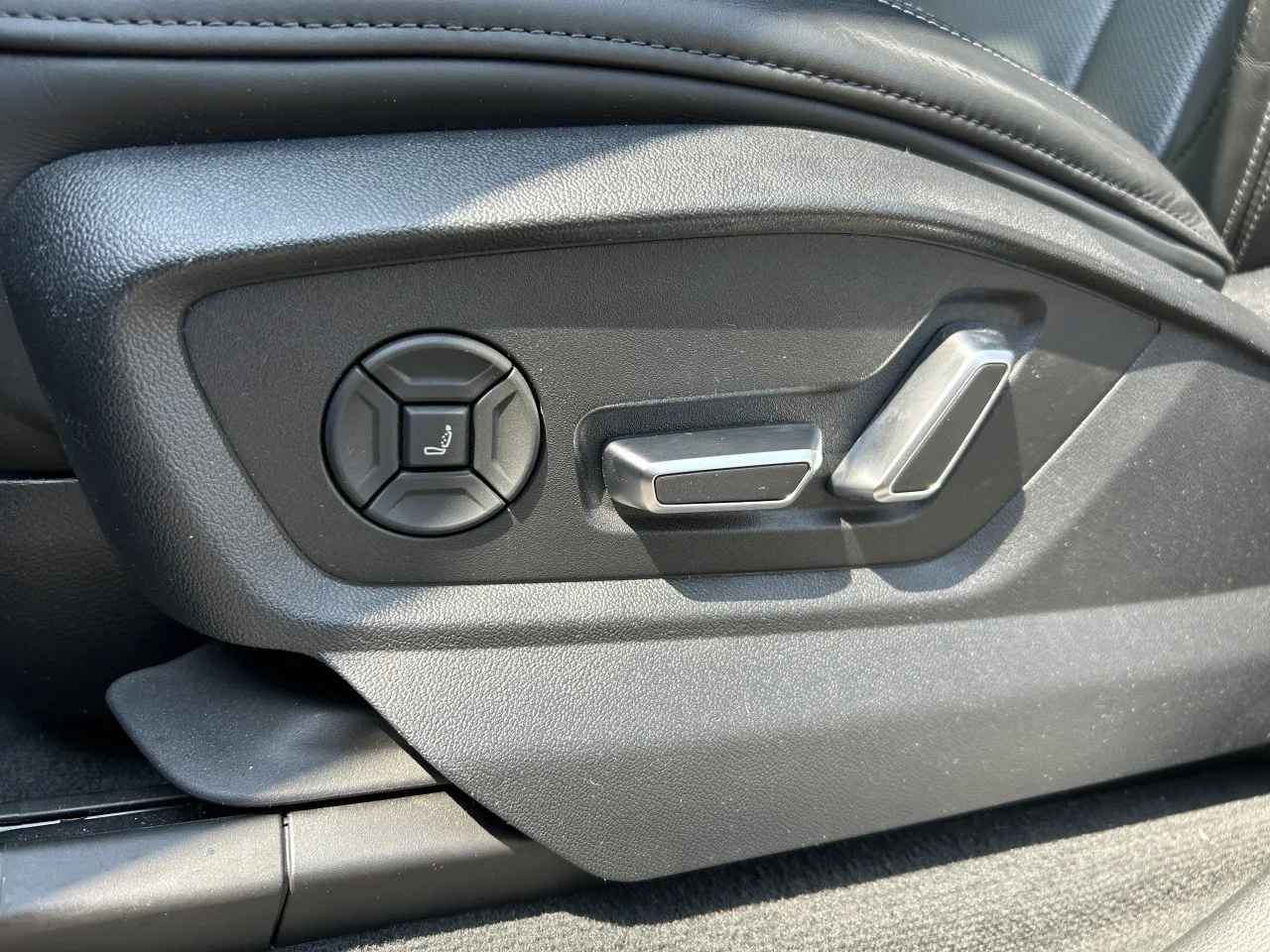 2024 Audi Q8 50 TDI, quattro angeboten von einem Fachhändler in Písek, Tschechien, Foto 25 von 35