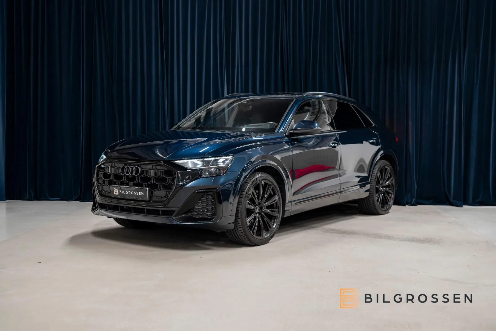 2024 Audi Q8 50 TDI quattro proposée par un concessionnaire spécialisé à Täby, Suède, photo principale