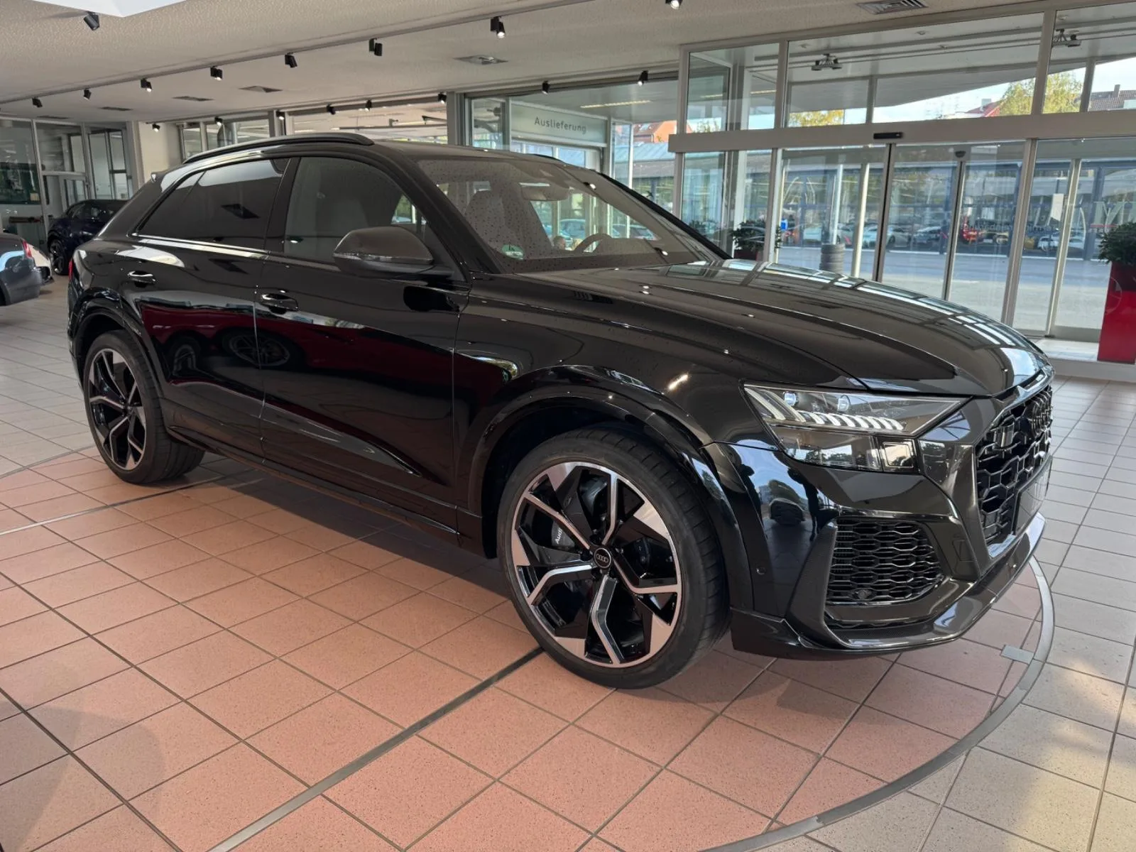 2024 Audi RS Q8, 2/30