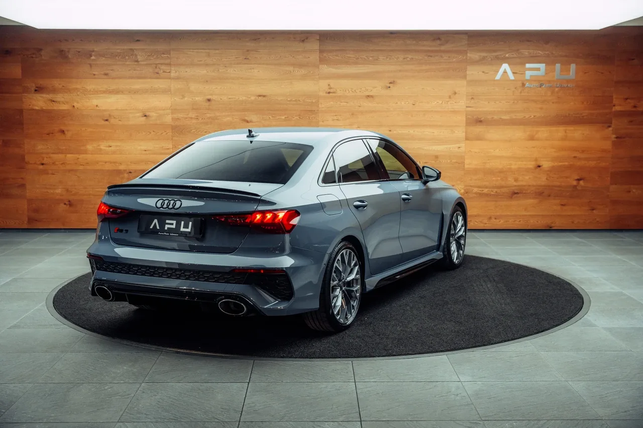 2024 Audi RS3 Sedan proposée par un concessionnaire spécialisé à Uznach, Suisse, photo principale