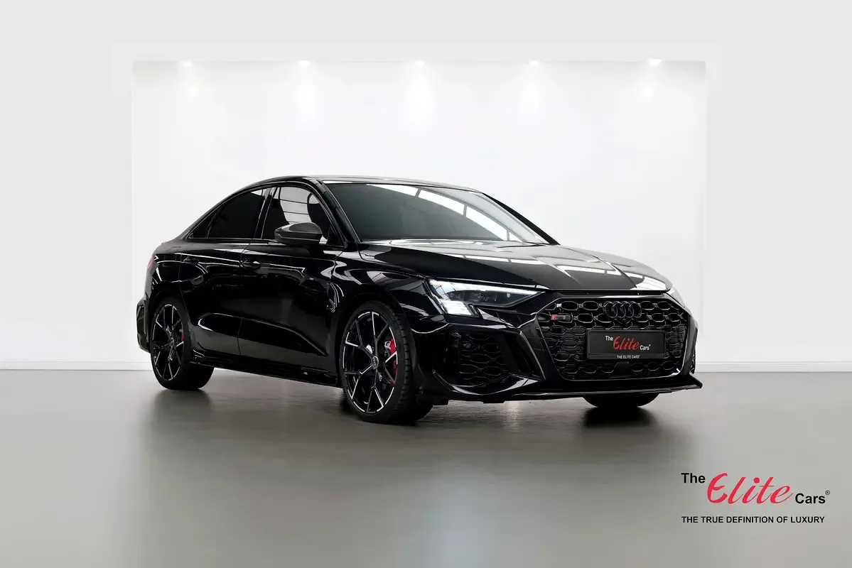 2024 Audi RS3 Sedan angeboten von einem Fachhändler in Dubai, Vereinigte Arabische Emirate, Hauptfoto