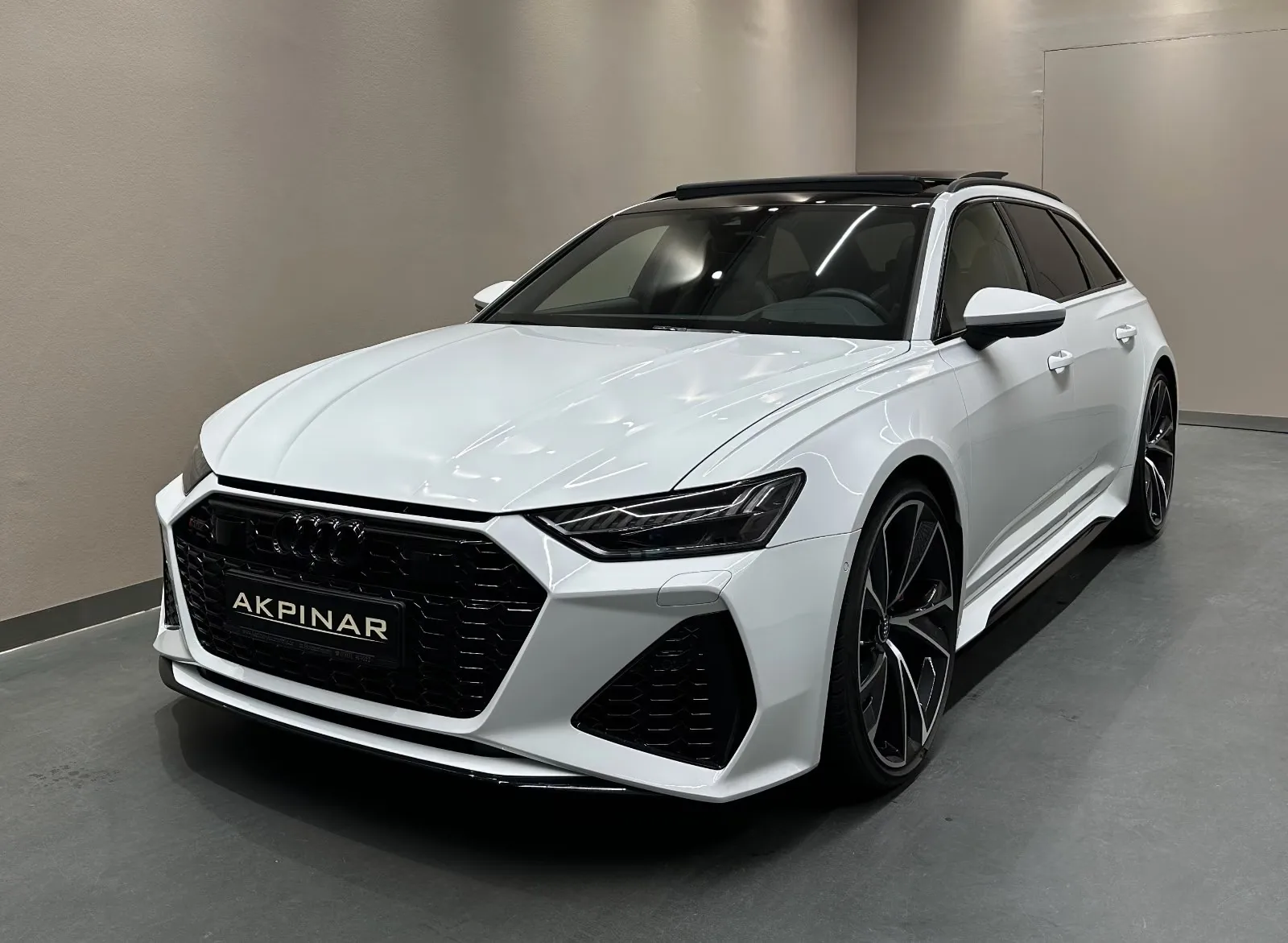 2024 Audi RS6 Avant offered by a specialist dealer in Holzgerlingen, Germany, main photo