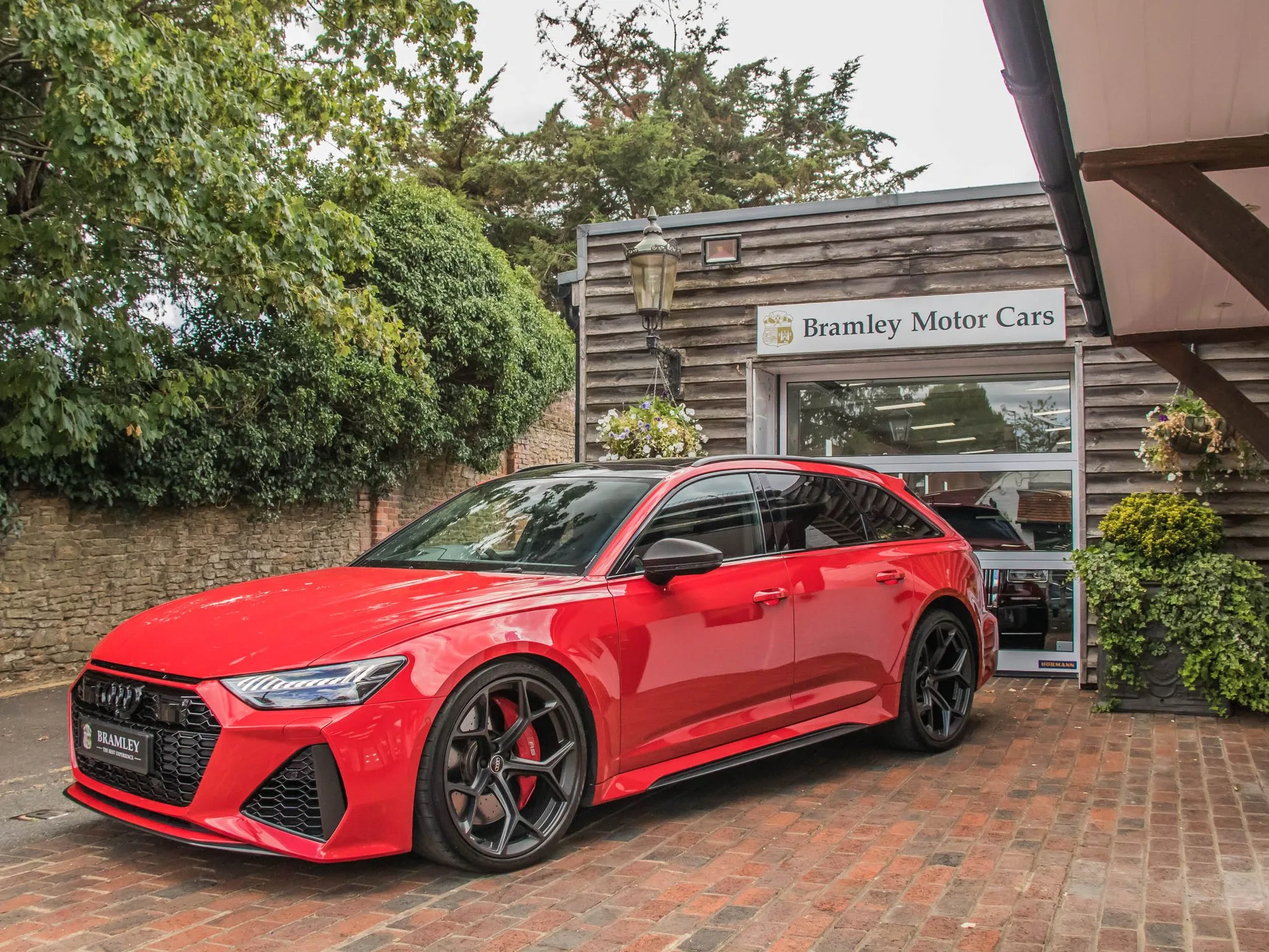 2024 Audi RS6 Avant performance Carbon Vorsprung angeboten von einem Fachhändler in Bramley, Vereinigtes Königreich, Hauptfoto