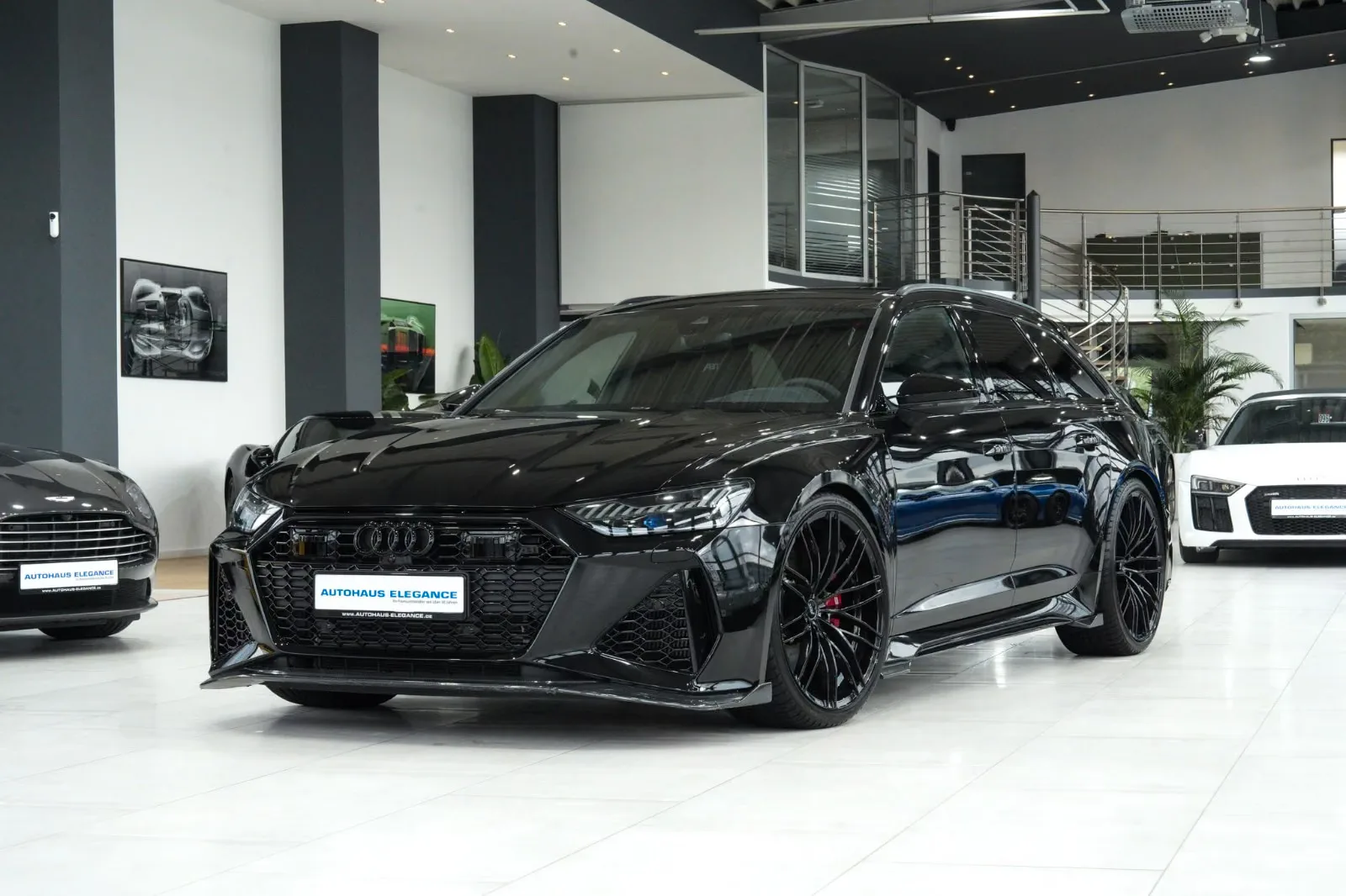 2024 Audi RS6 Avant S by ABT en un concesionario especializado de Colonia, Alemania, foto principal