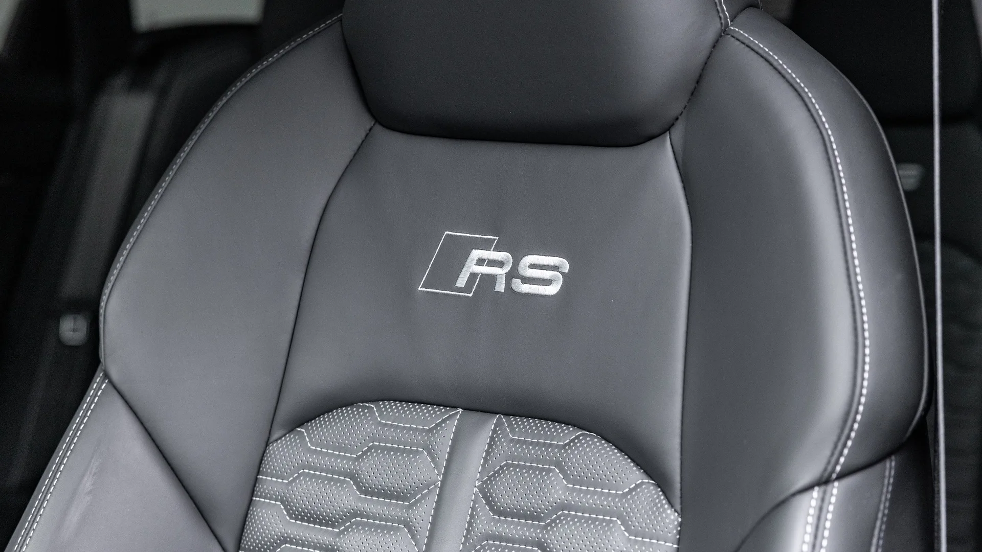Audi RS6 Avant performance Carbon Black de 2024, 24/26