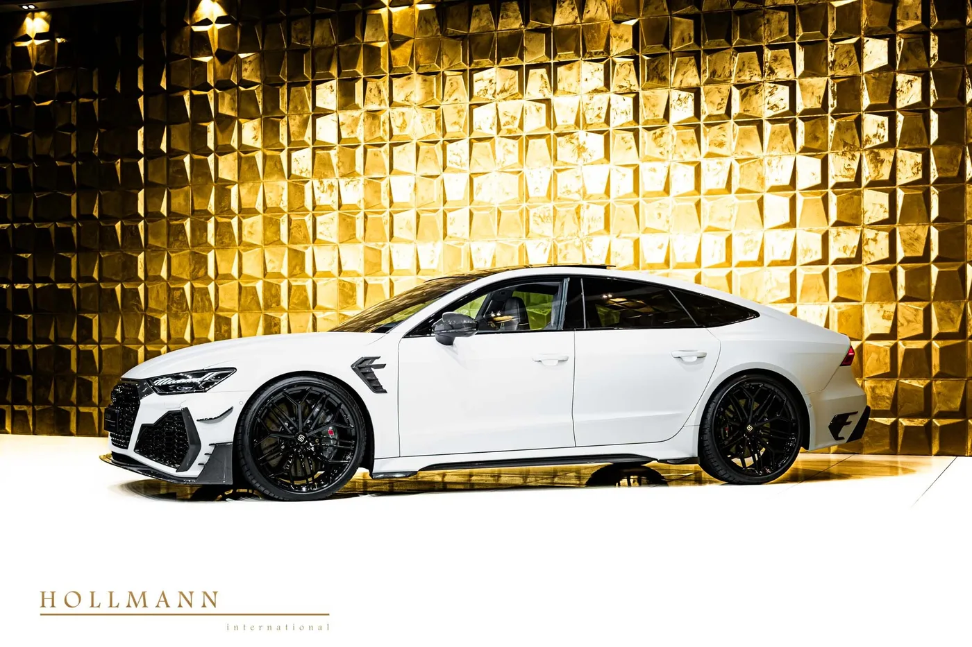 2024 Audi RS7 offered by a specialist dealer in Stuhr, Germany, photo 3 of 8