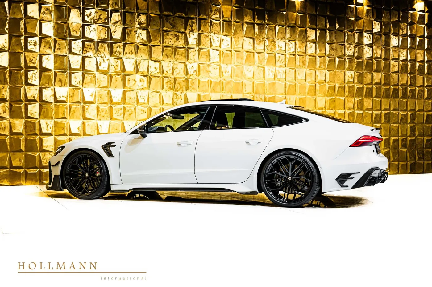2024 Audi RS7 offered by a specialist dealer in Stuhr, Germany, photo 4 of 8