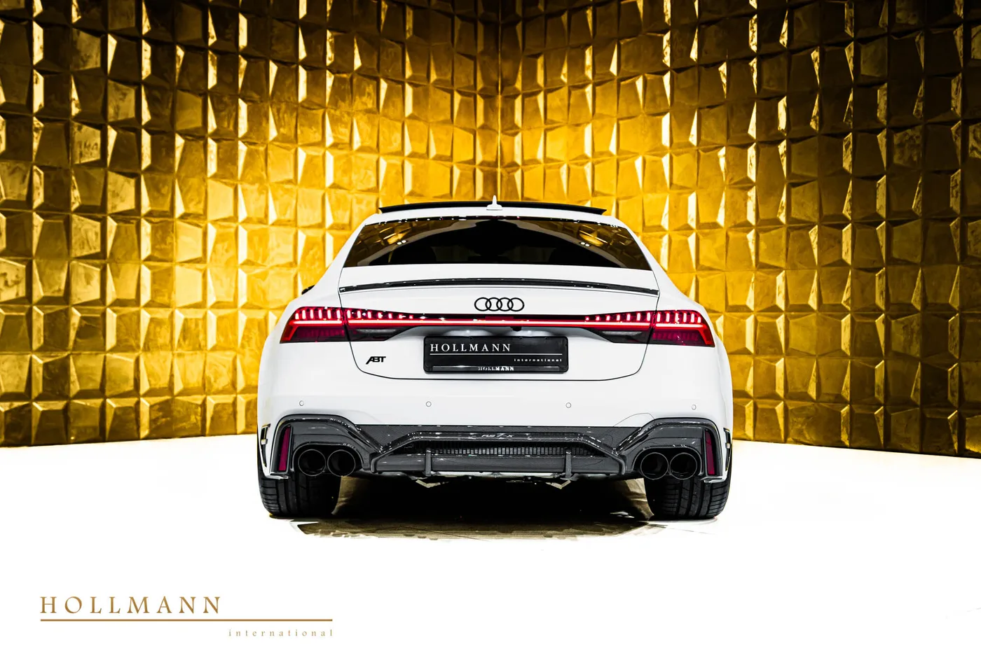 2024 Audi RS7 offered by a specialist dealer in Stuhr, Germany, photo 5 of 8