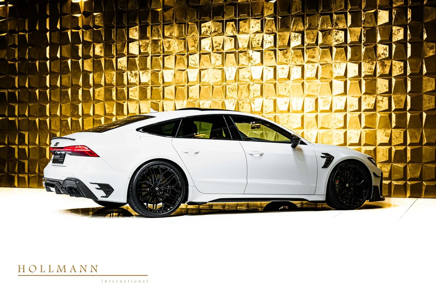 2024 Audi RS7 offered by a specialist dealer in Stuhr, Germany, photo 6 of 8