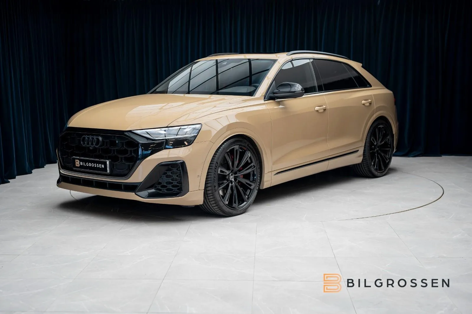 2024 Audi SQ8 proposée par un concessionnaire spécialisé à Täby, Suède, photo principale
