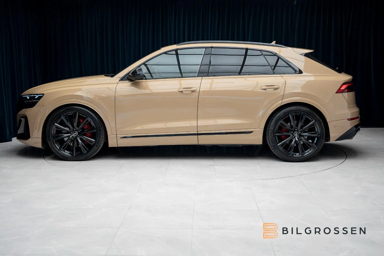 2024 Audi SQ8, 2/25