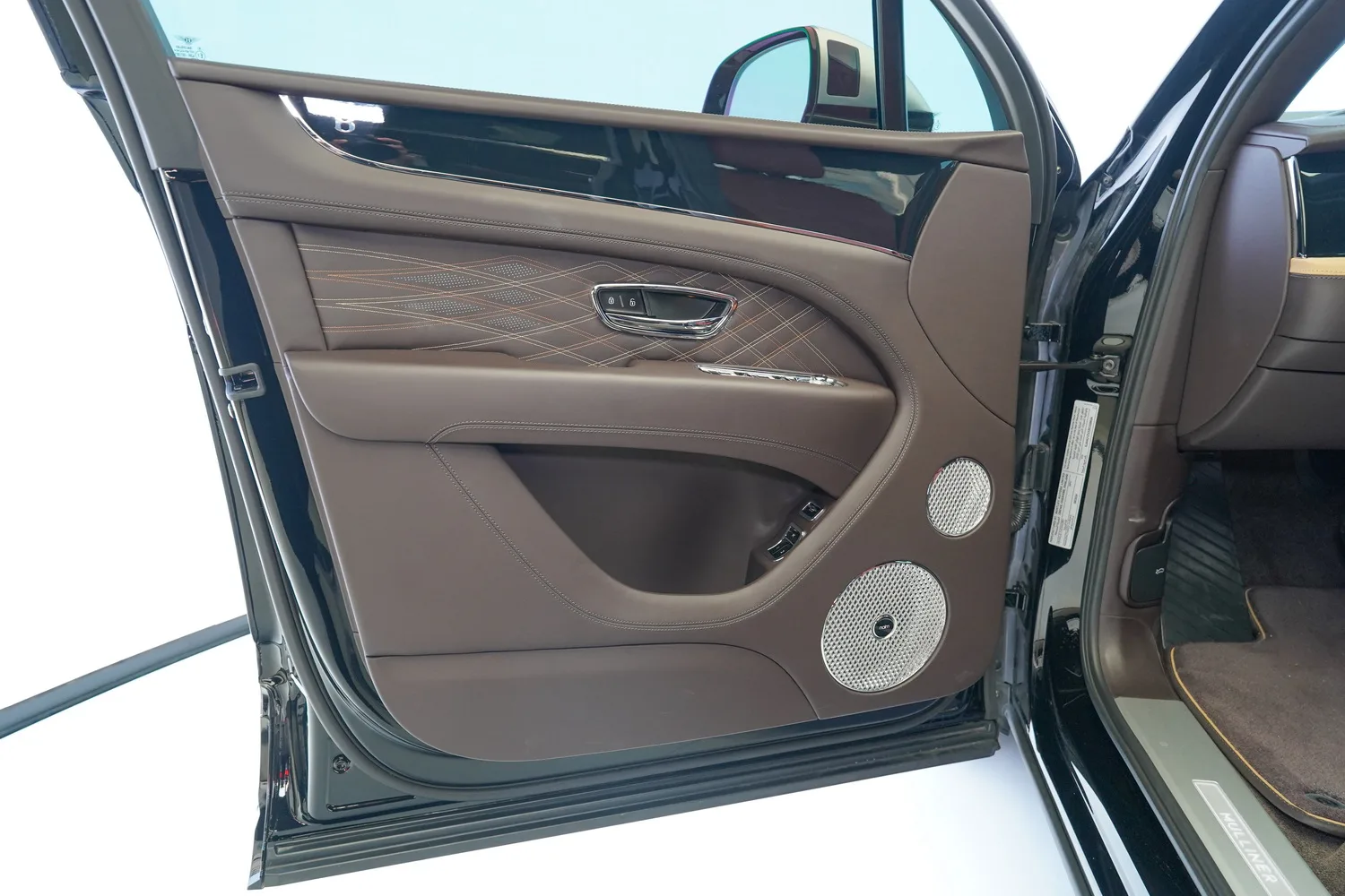 2024 Bentley Bentayga EWB Mulliner, 2/20